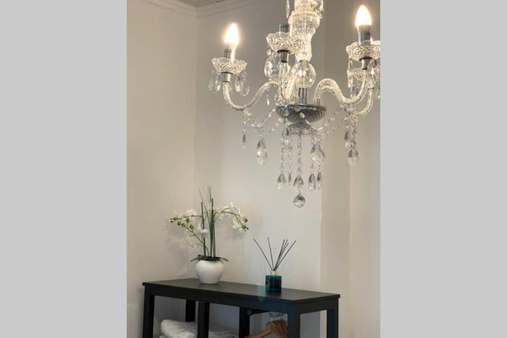 Cute Studio Rom Apartment Монс Екстериор снимка